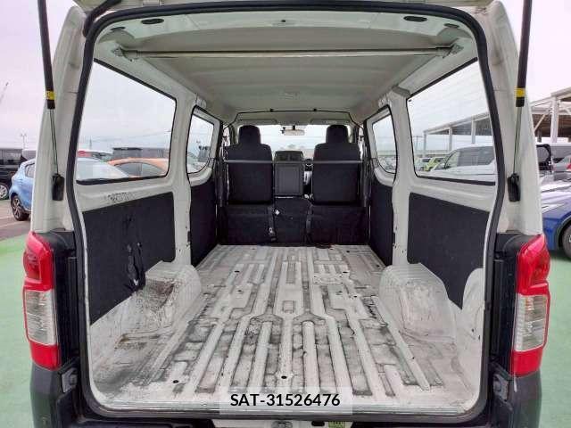 Nissan NV350 Caravan 2017-05 8008799-6