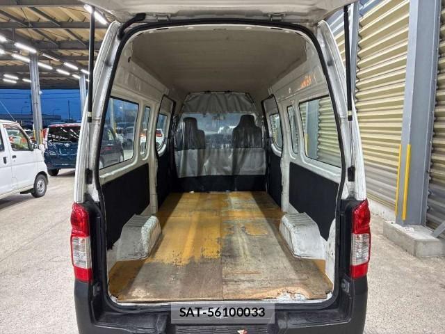 Nissan NV350 Caravan 2018-03 8009023-2