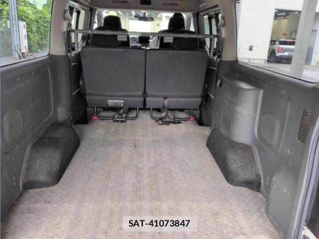 Nissan NV350 Caravan 2020-03 8009051-2