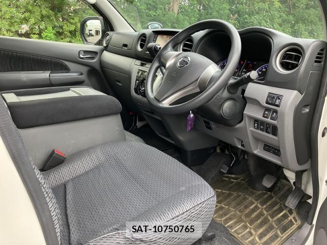 Nissan NV350 Caravan 2021-05 8009533-4