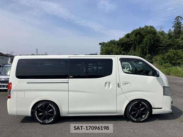 Nissan NV350 Caravan 2018-03 8009540-2
