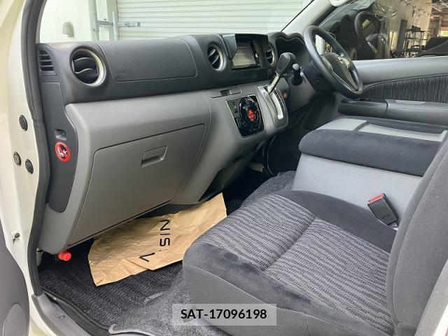 Nissan NV350 Caravan 2018-03 8009540-4