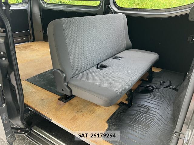Nissan NV350 Caravan 2019-06 8009541-5