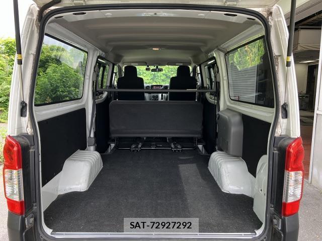 Nissan NV350 Caravan 2019-06 8009542-6