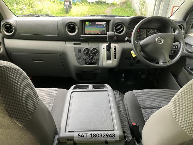 Nissan NV350 Caravan 2021-03 8009543-3
