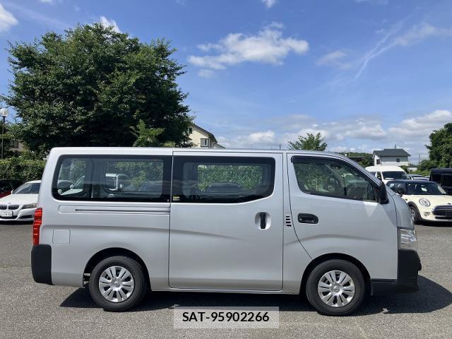 Nissan NV350 Caravan 2021-06 8009546-2