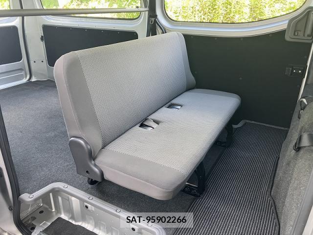 Nissan NV350 Caravan 2021-06 8009546-5