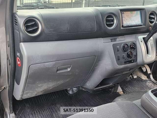 Nissan NV350 Caravan 2012-10 8009662-19