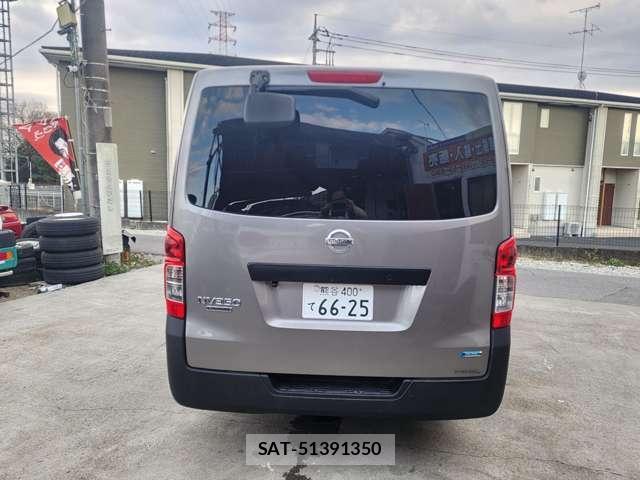 Nissan NV350 Caravan 2012-10 8009662-2