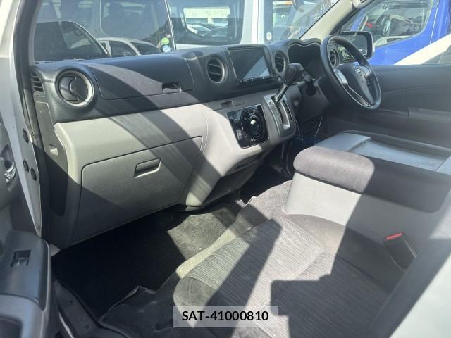 Nissan NV350 Caravan 2021-01 8009777-4