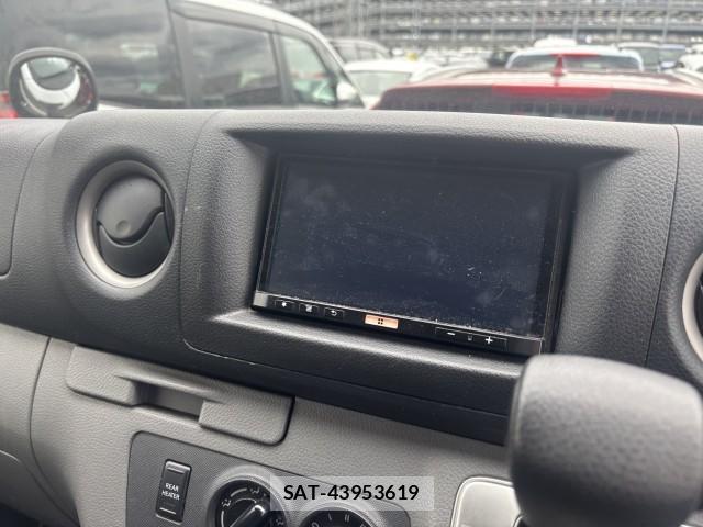 Nissan NV350 Caravan 2016-03 8009781-11