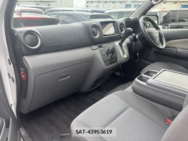 Nissan NV350 Caravan 2016-03 8009781-2