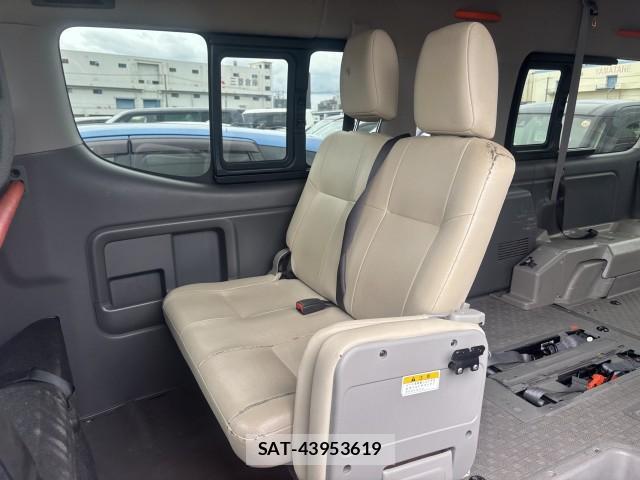 Nissan NV350 Caravan 2016-03 8009781-7