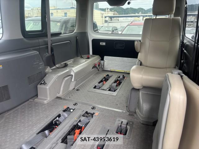 Nissan NV350 Caravan 2016-03 8009781-8