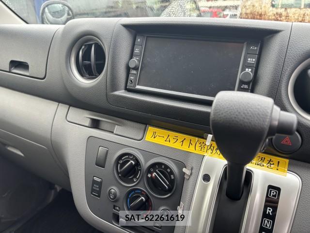Nissan NV350 Caravan 2021-06 8009787-8