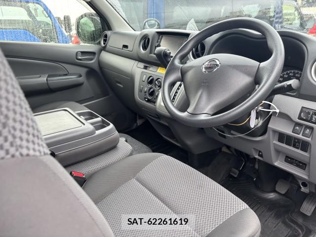 Nissan NV350 Caravan 2021-06 8009787-9