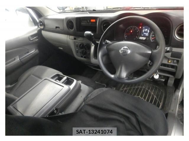 Nissan NV350 Caravan 2017-11 8010045-2