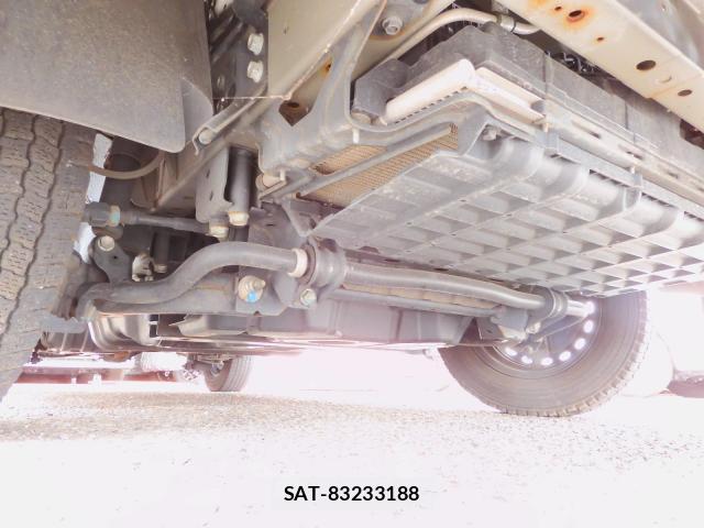 Nissan NV350 Caravan 2021-08 8010309-10