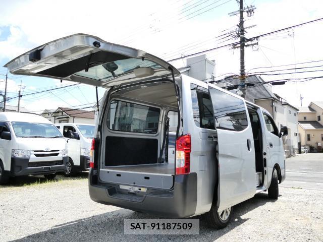Nissan NV350 Caravan 2021-01 8010310-1
