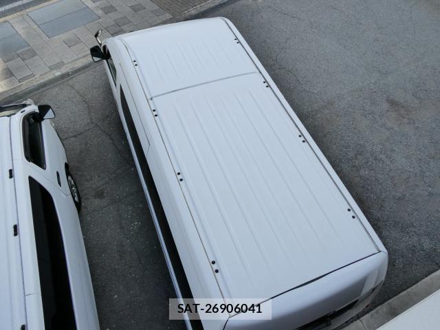 Nissan NV350 Caravan 2026-06 8010316-12