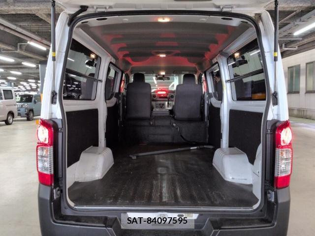 Nissan NV350 Caravan 2020-08 8010471-3