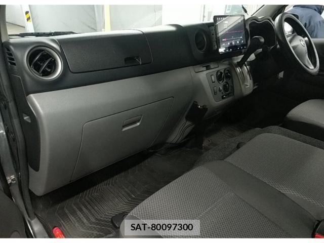 Nissan NV350 Caravan 2021 8010536-2