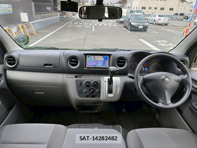 Nissan NV350 Caravan 2013-06 8010572-10