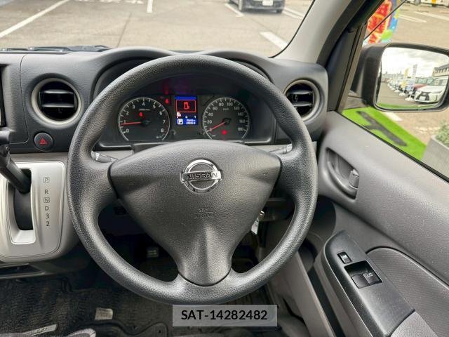 Nissan NV350 Caravan 2013-06 8010572-12