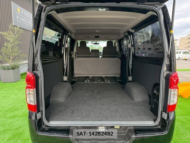 Nissan NV350 Caravan 2013-06 8010572-13