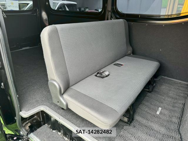 Nissan NV350 Caravan 2013-06 8010572-5