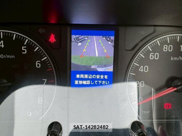 Nissan NV350 Caravan 2013-06 8010572-6