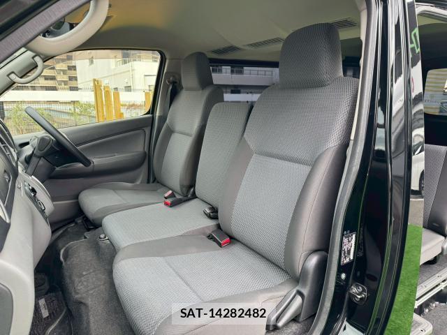 Nissan NV350 Caravan 2013-06 8010572-9