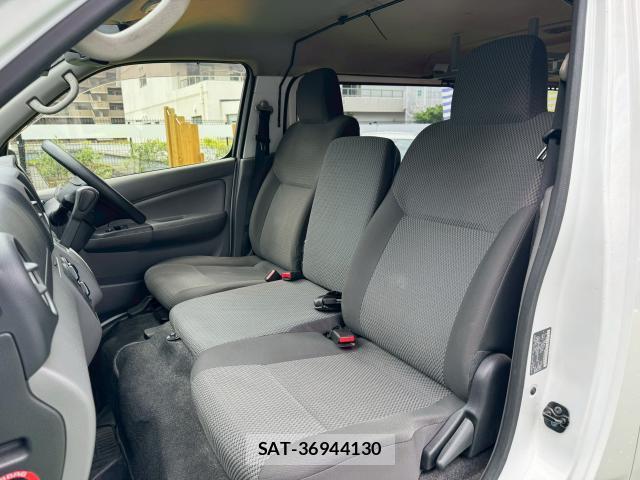 Nissan NV350 Caravan 2020-11 8010574-10
