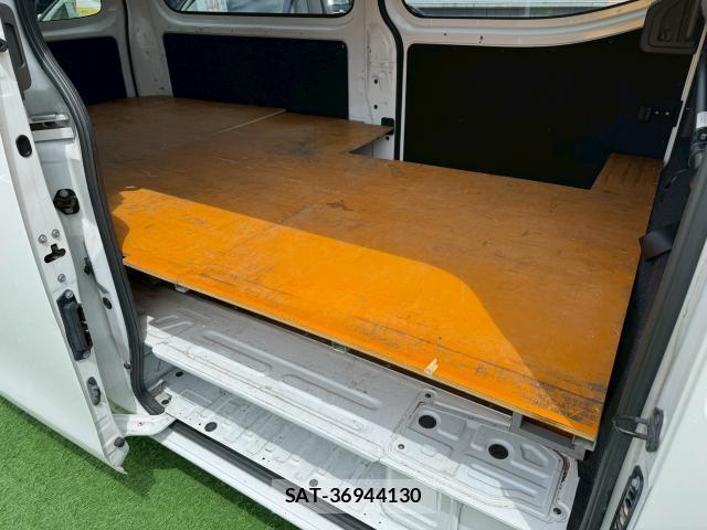 Nissan NV350 Caravan 2020-11 8010574-5