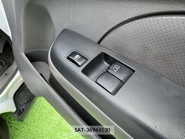 Nissan NV350 Caravan 2020-11 8010574-6