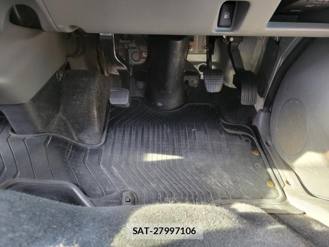 Nissan NV350 Caravan 2015-10 8010614-12
