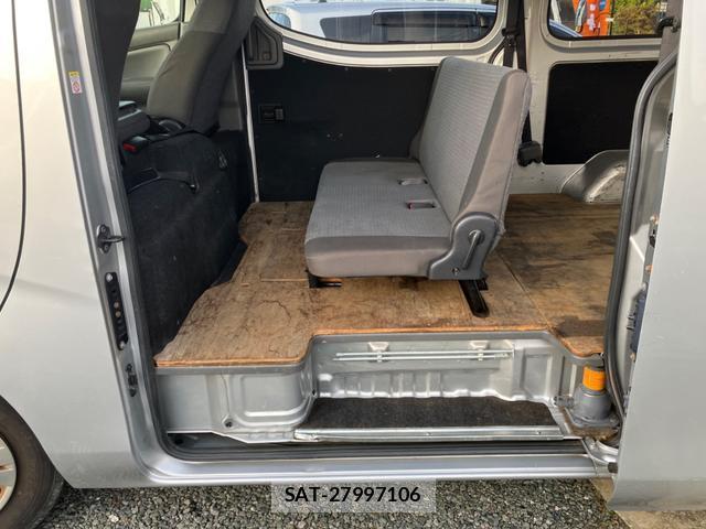 Nissan NV350 Caravan 2015-10 8010614-13
