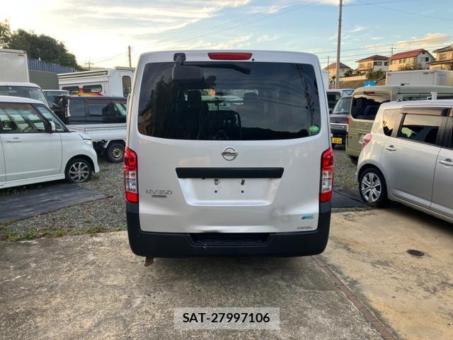 Nissan NV350 Caravan 2015-10 8010614-2
