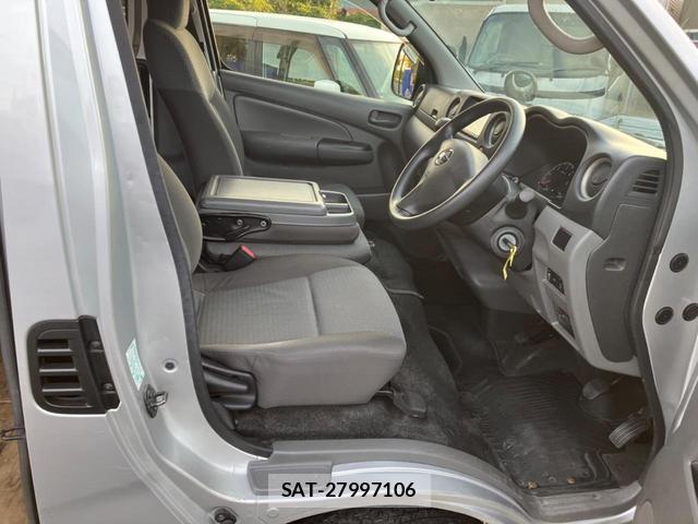 Nissan NV350 Caravan 2015-10 8010614-9