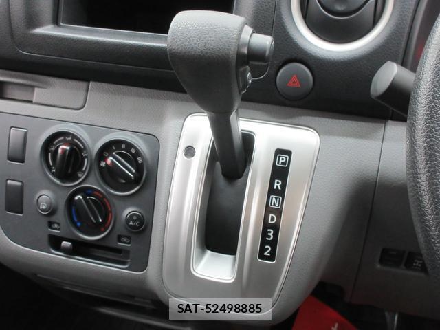 Nissan NV350 Caravan 2017-02 8010808-14
