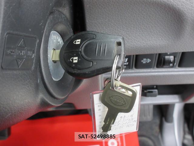 Nissan NV350 Caravan 2017-02 8010808-16