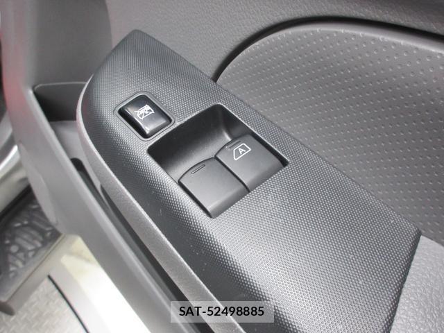Nissan NV350 Caravan 2017-02 8010808-19