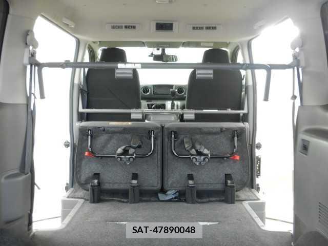 Nissan NV350 Caravan 2020-03 8011032-18