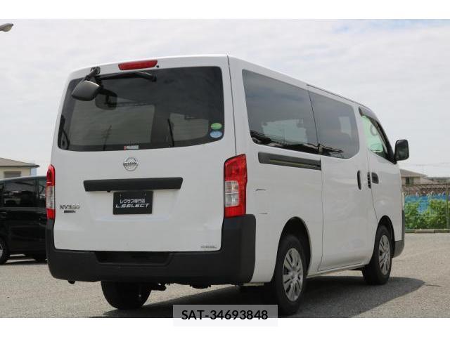 Nissan NV350 Caravan 2017-04 8011178-1