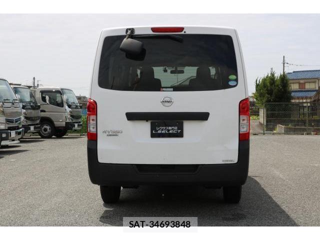 Nissan NV350 Caravan 2017-04 8011178-11