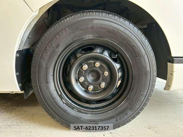 Nissan NV350 Caravan 2015-04 8011214-13