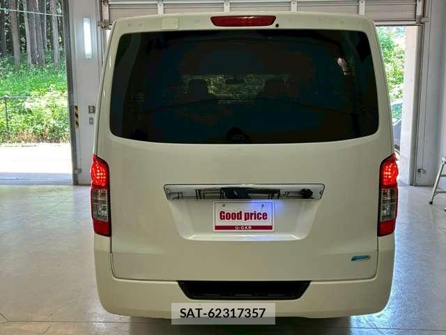 Nissan NV350 Caravan 2015-04 8011214-9