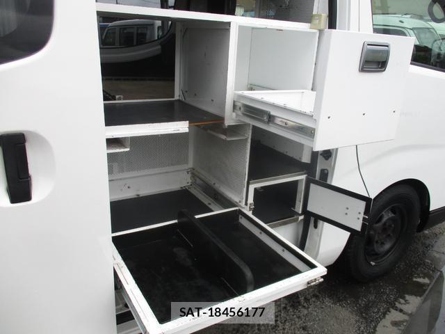Nissan NV350 Caravan 2015-07 8011419-11