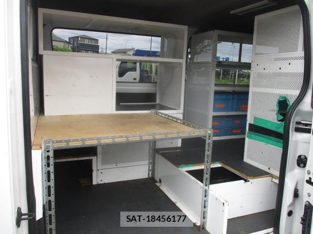 Nissan NV350 Caravan 2015-07 8011419-9