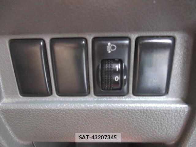 Nissan NV350 Caravan 2014-10 8011420-13